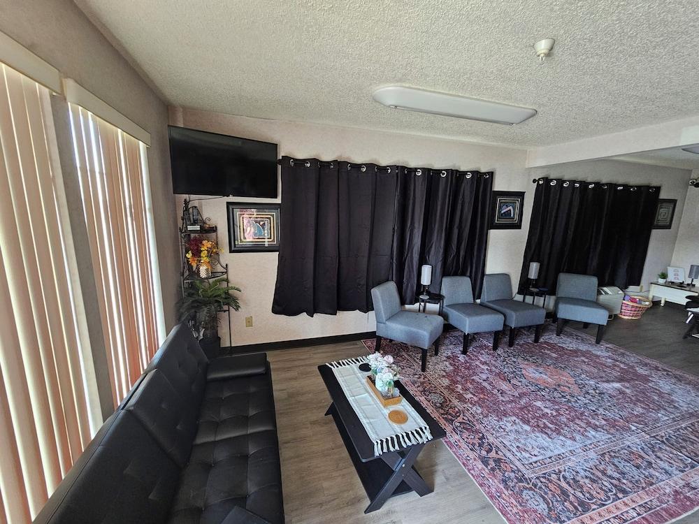 Rose City Inn and Suites photo 6