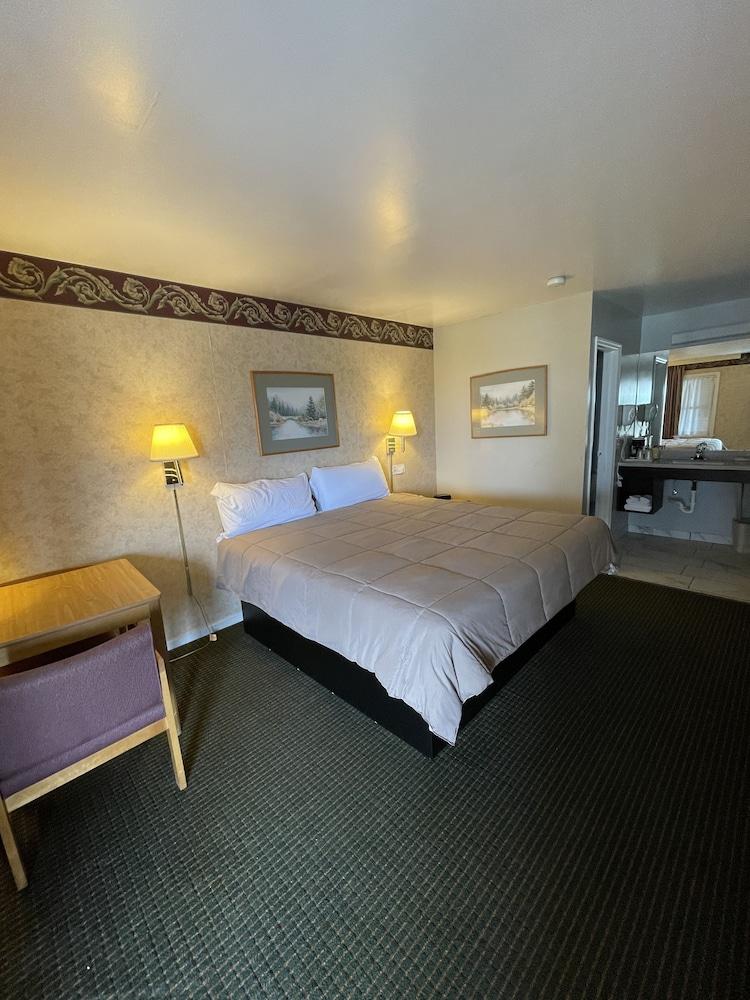 Capital O First Heritage Inn Rantoul IL I 57 photo 31