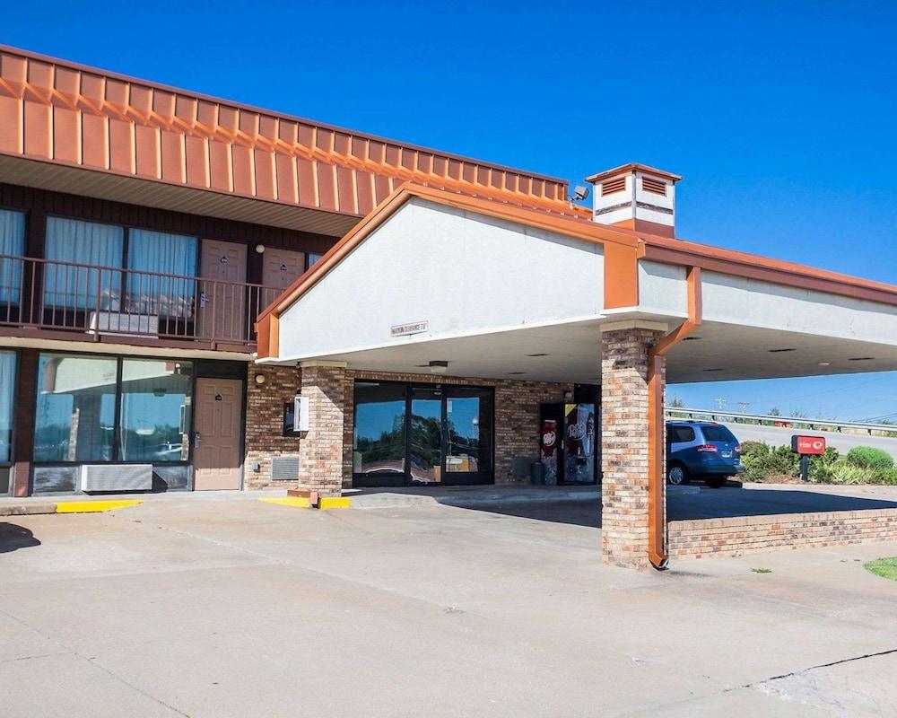 Econo Lodge Jefferson City photo 27
