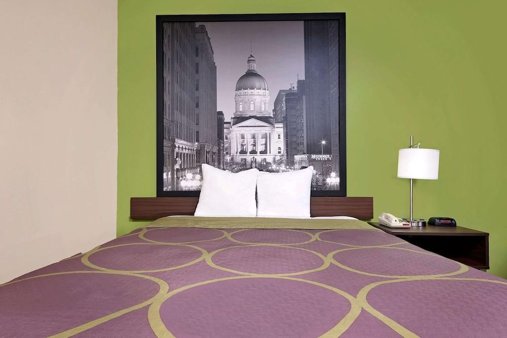 Super 8 by Wyndham Muncie/Ball St. College Area photo 9