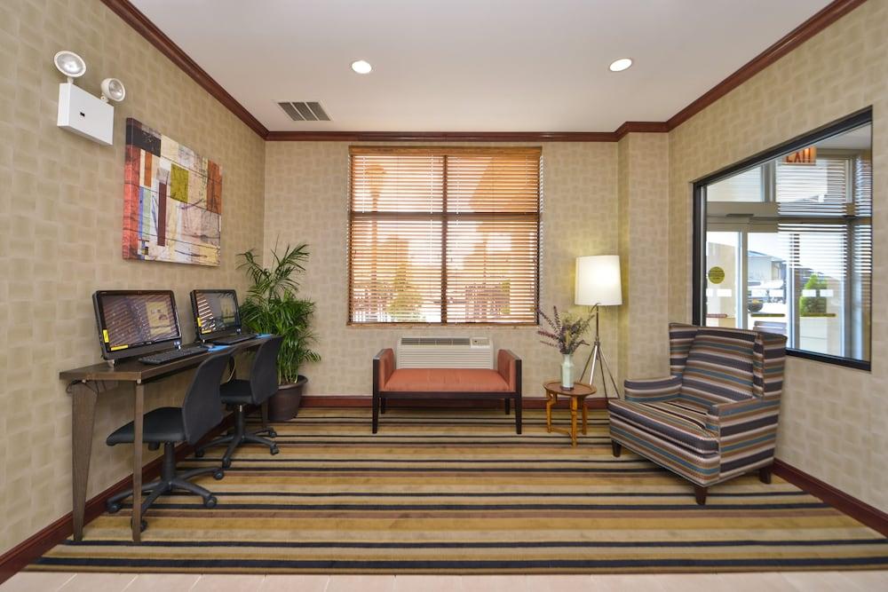 Holiday Inn Express Laguardia Airport, an IHG Hotel photo 36