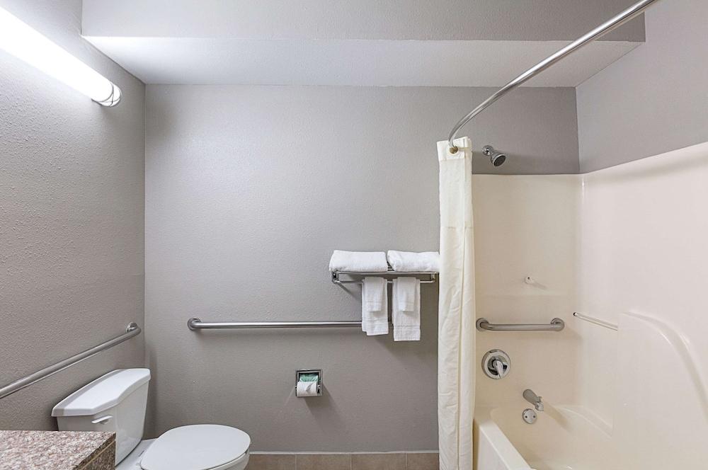 Quality Inn Mesquite - Dallas East photo 12