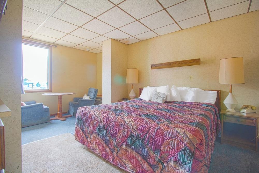 HomeTown Inn by OYO - Liberal, KS photo 47