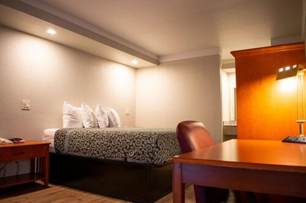 Days Inn by Wyndham Hillsboro TX photo 12