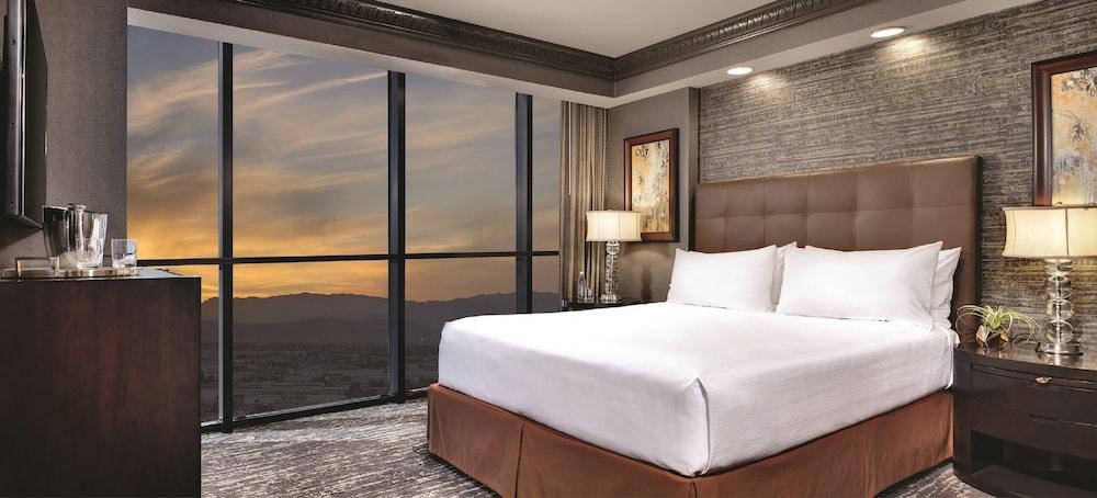 Luxor Hotel and Casino photo 5