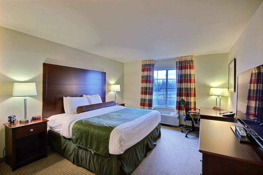 AmericInn by Wyndham Oshkosh photo 12