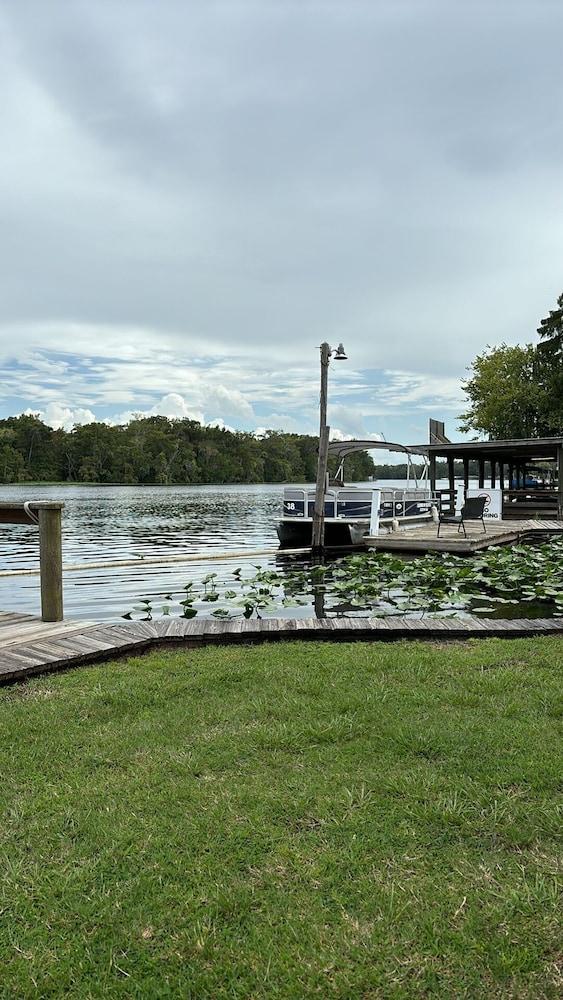 Castaways On The River photo 7