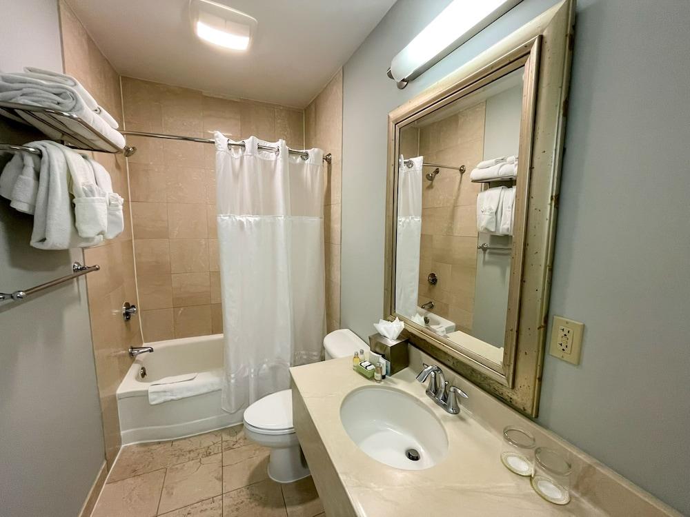 Water's Edge Resort & Spa photo 43