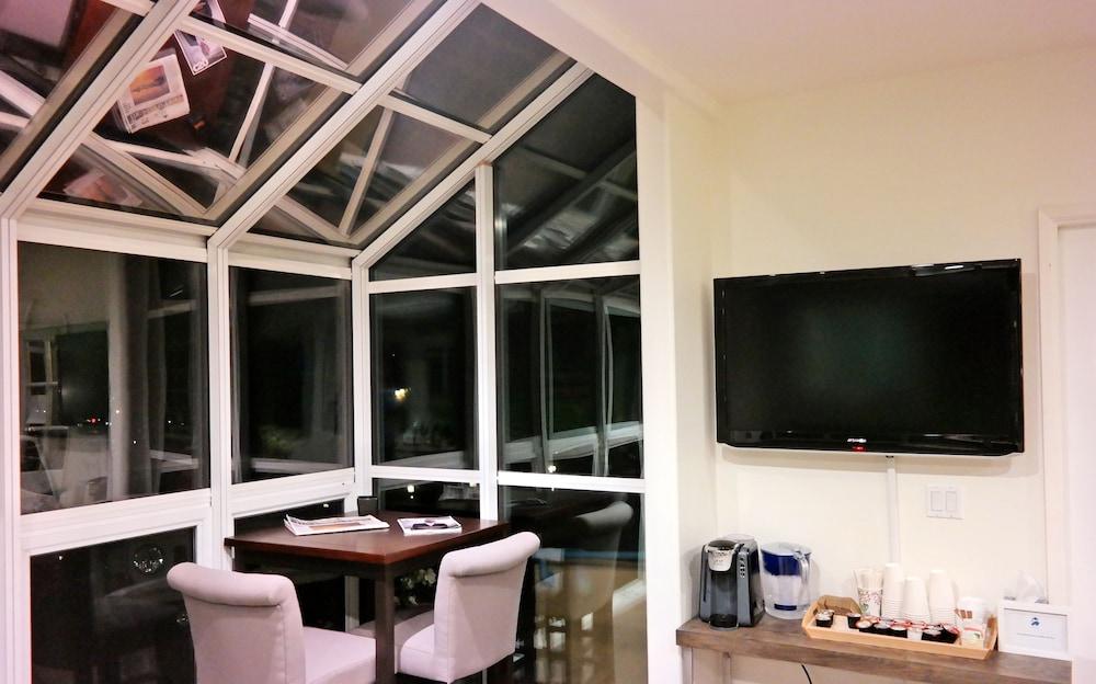 Malibu Country Inn photo 44