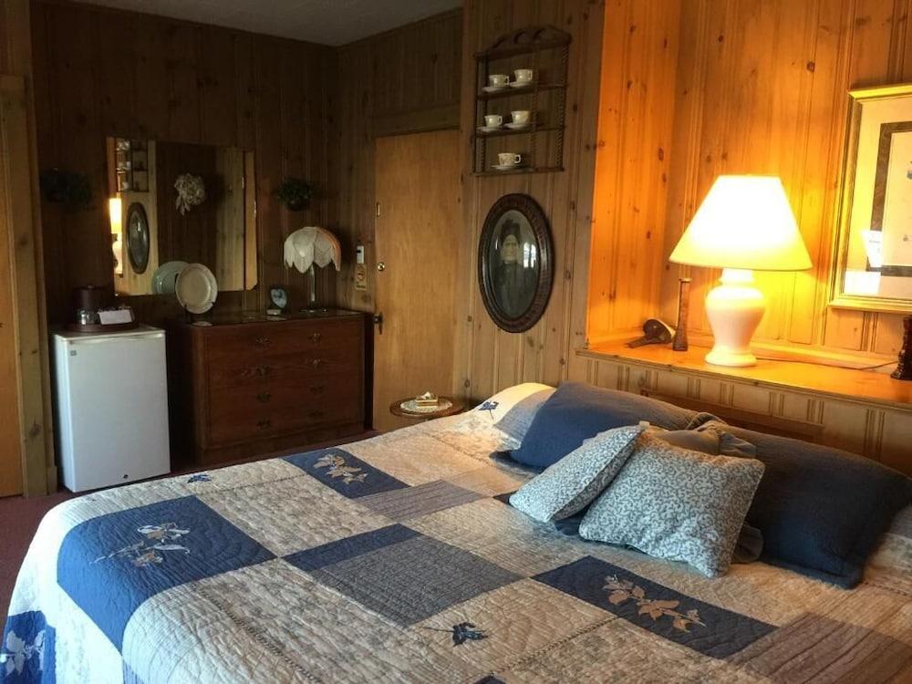 Holiday House Inn photo 39