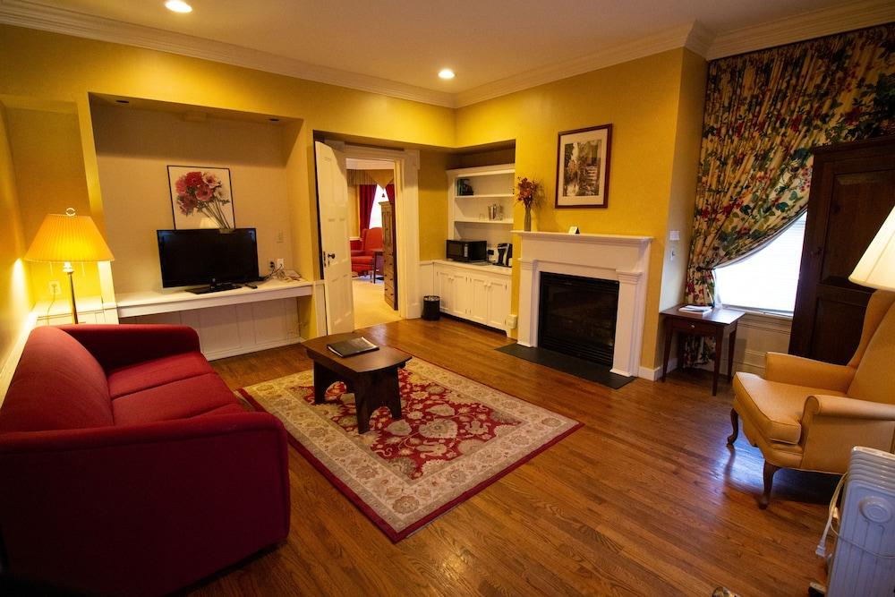 Delamater Inn photo 46