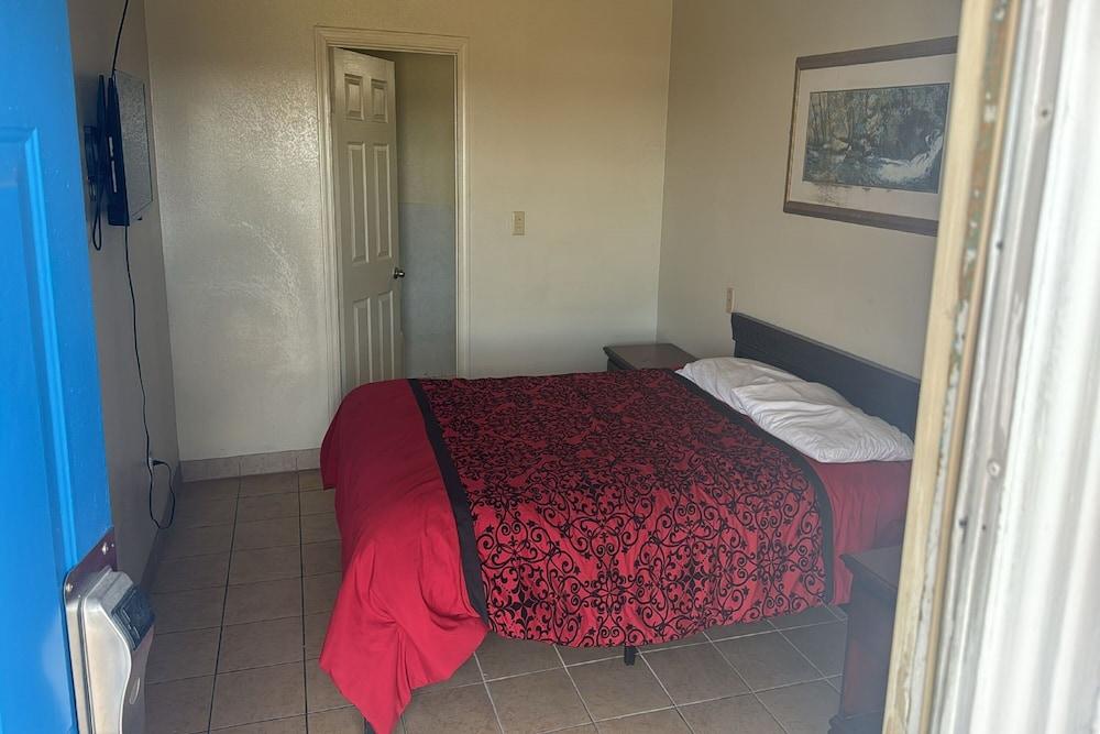 Cole Manor Motel By Oyo Love Field Market Center photo 5