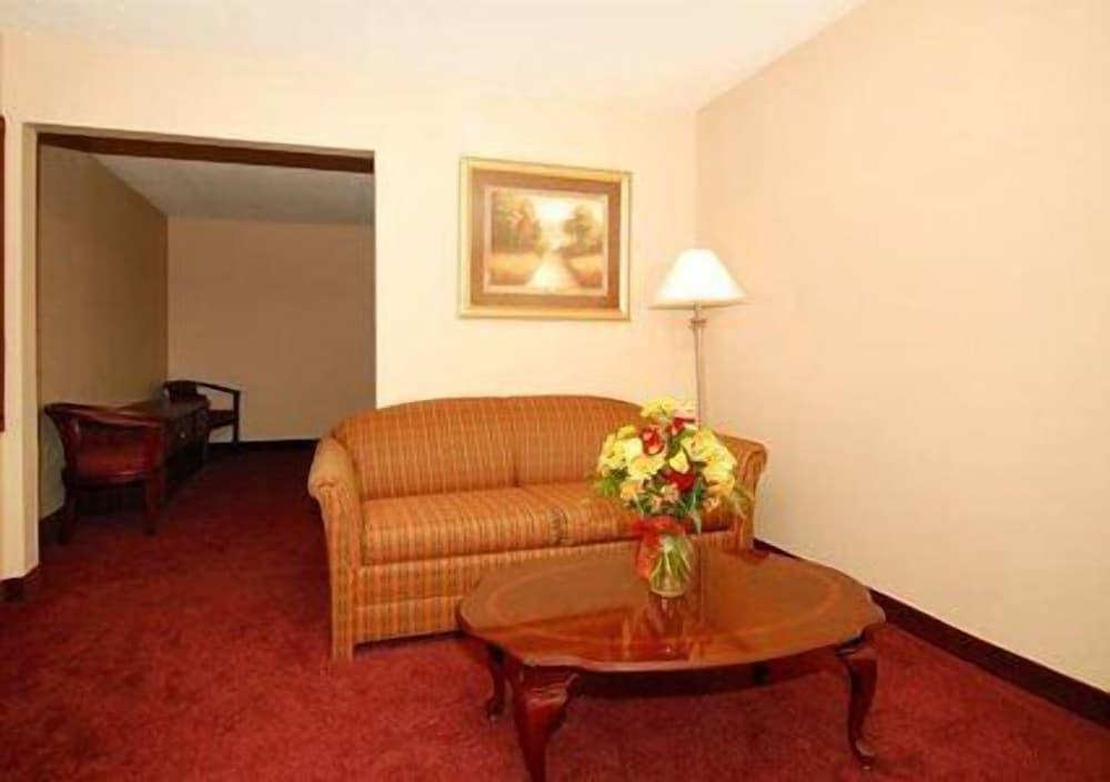 Rodeway Inn photo 2