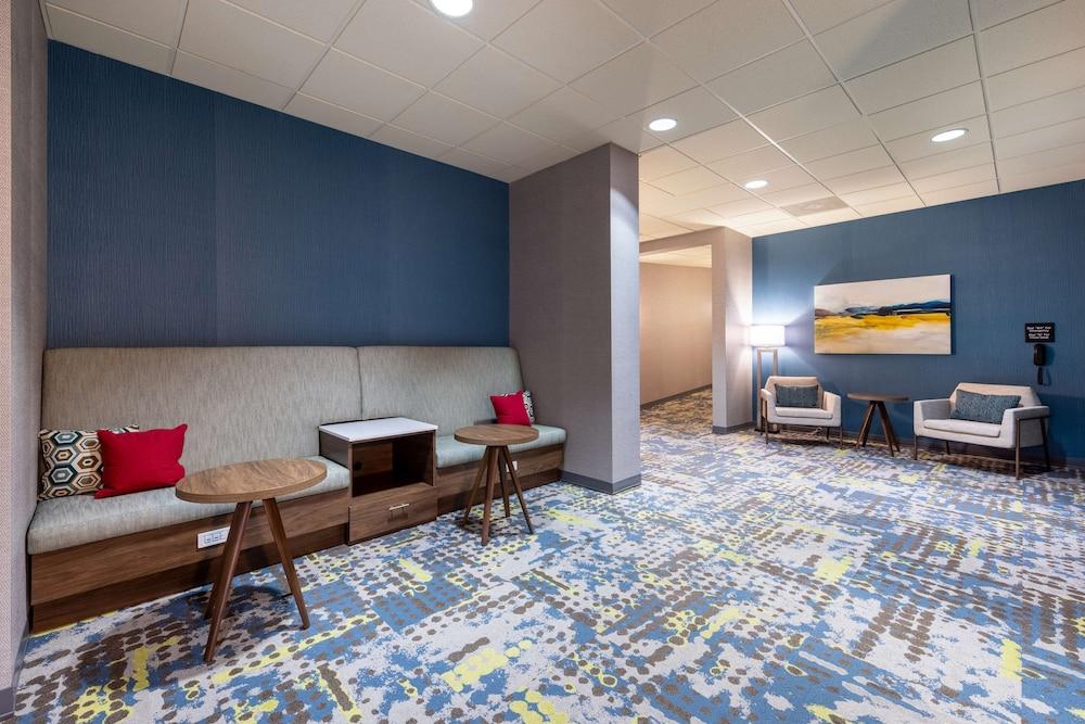 Hampton Inn St. Robert/Ft. Leonard Wood photo 17