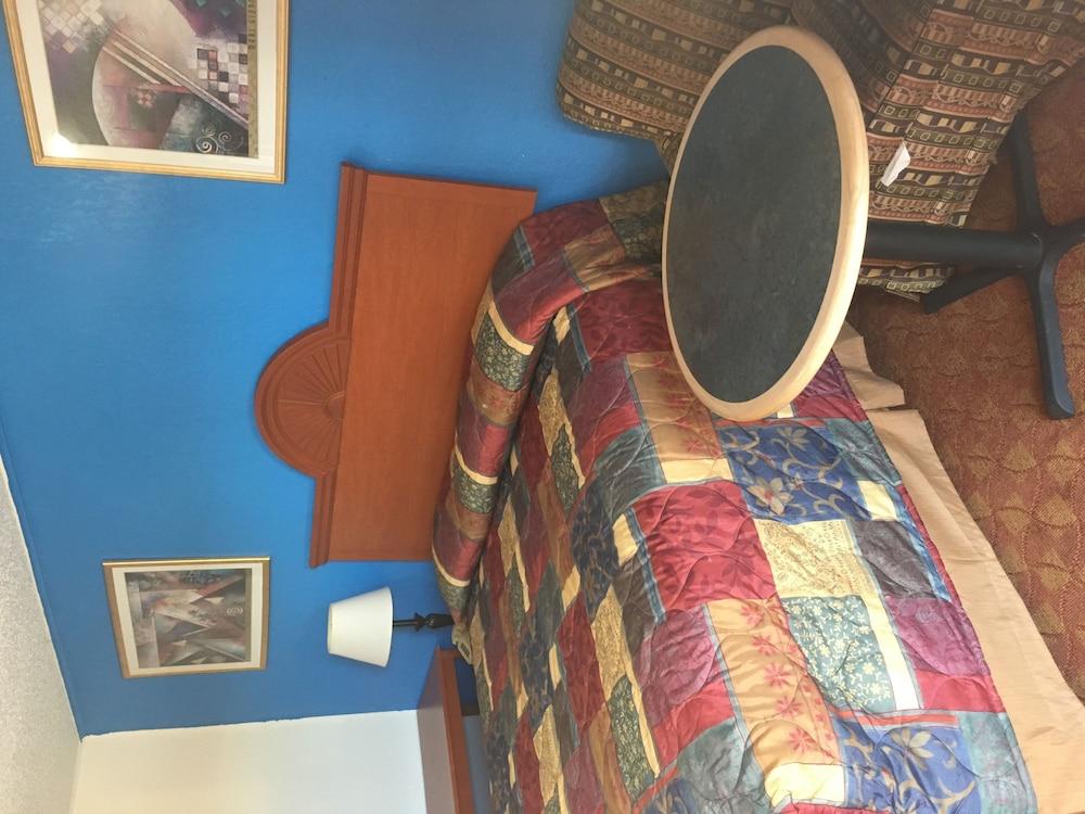 Economy Motel photo 5