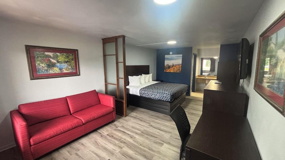 Galaxy Inn & Suites photo 4