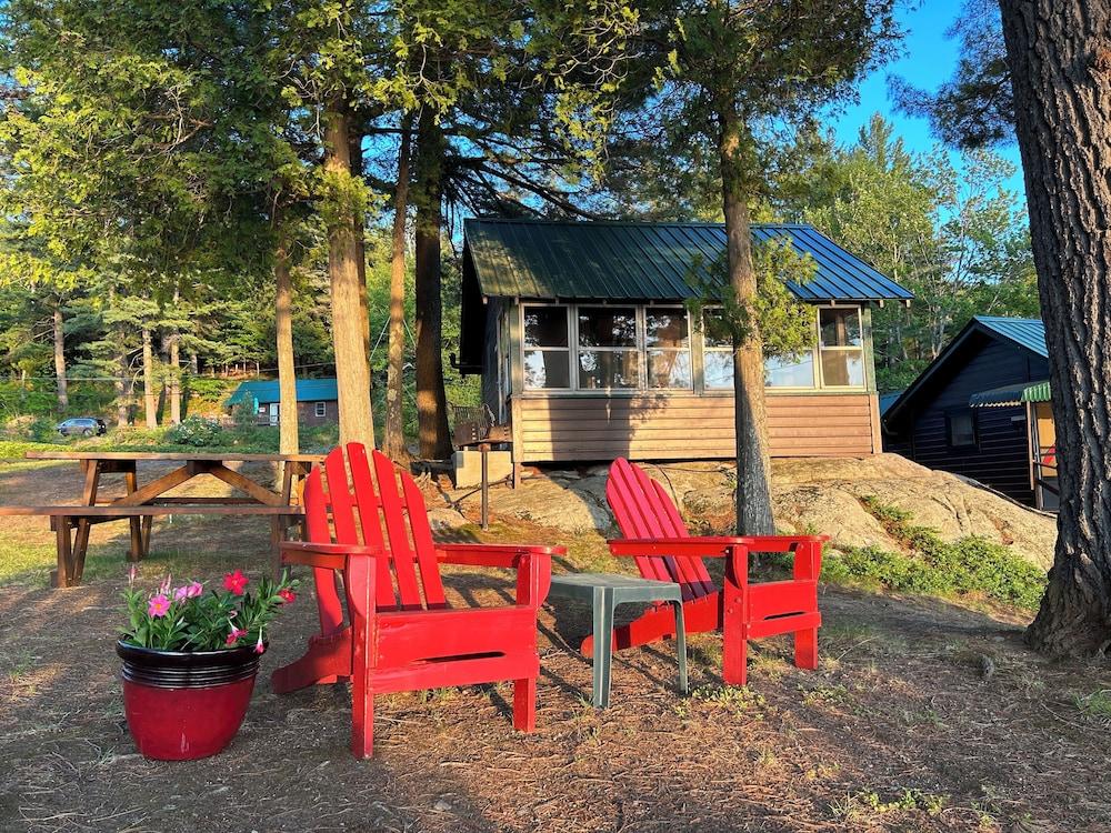 Paddler's Rest Lakeside Cabins and Hotel photo 54