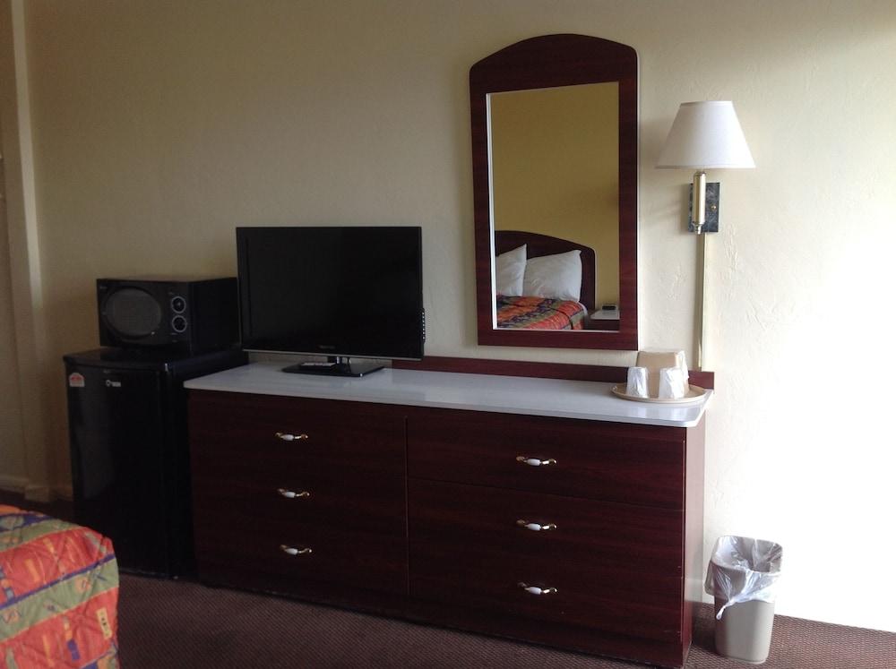 Economy Inn photo 19