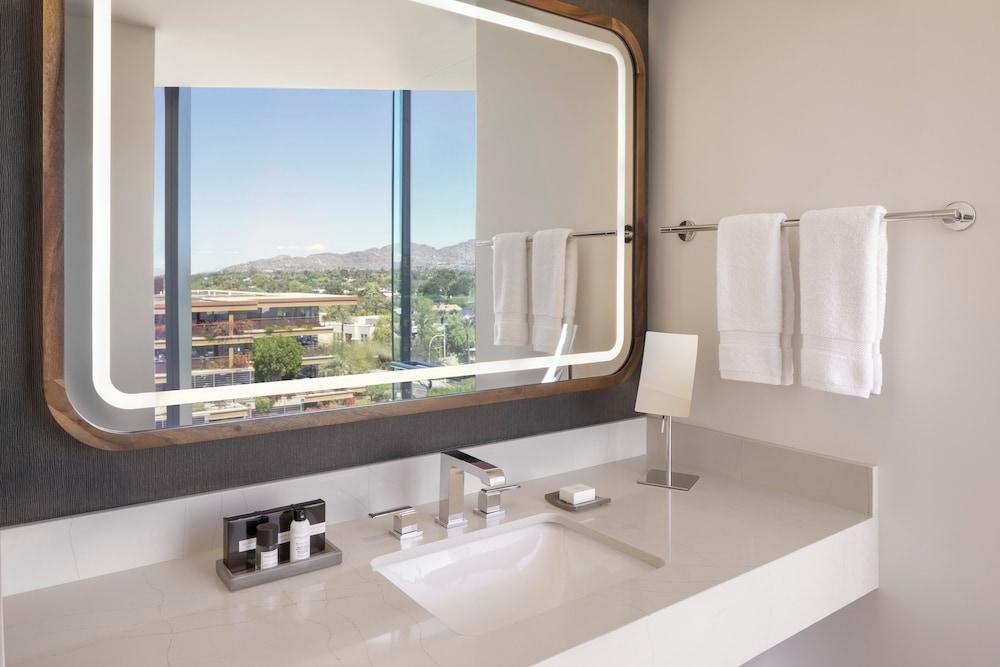 Caesars Republic Scottsdale, a Hilton Hotel photo 42