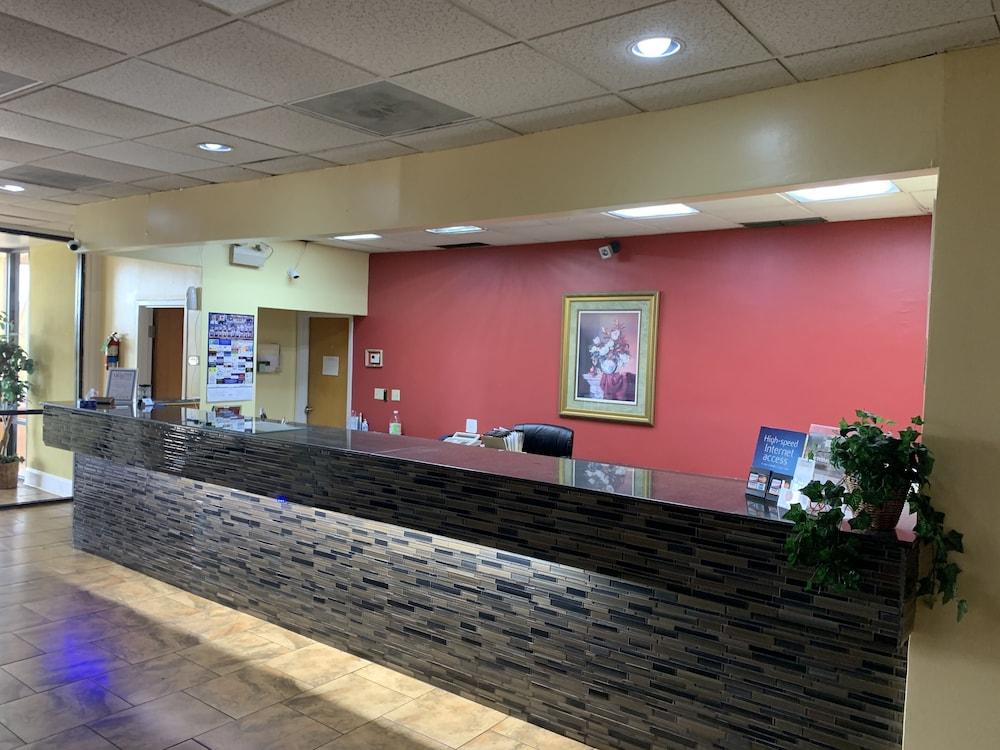 Americas Best Value Inn Forest photo 5