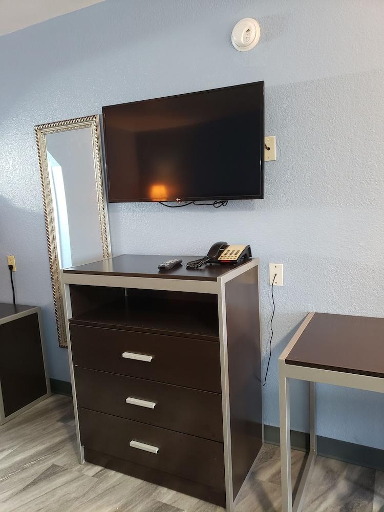 Regency Inn photo 11