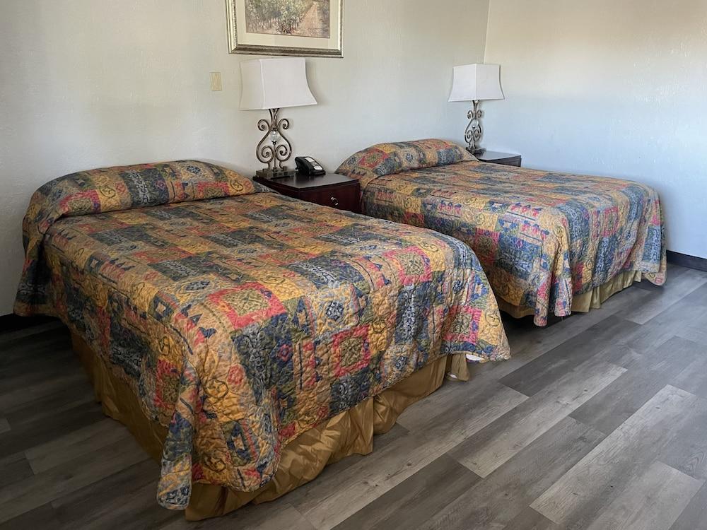 Four Corners Inn photo 7