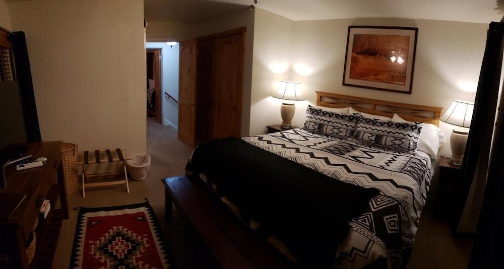 Stone Lizard Lodging photo 11