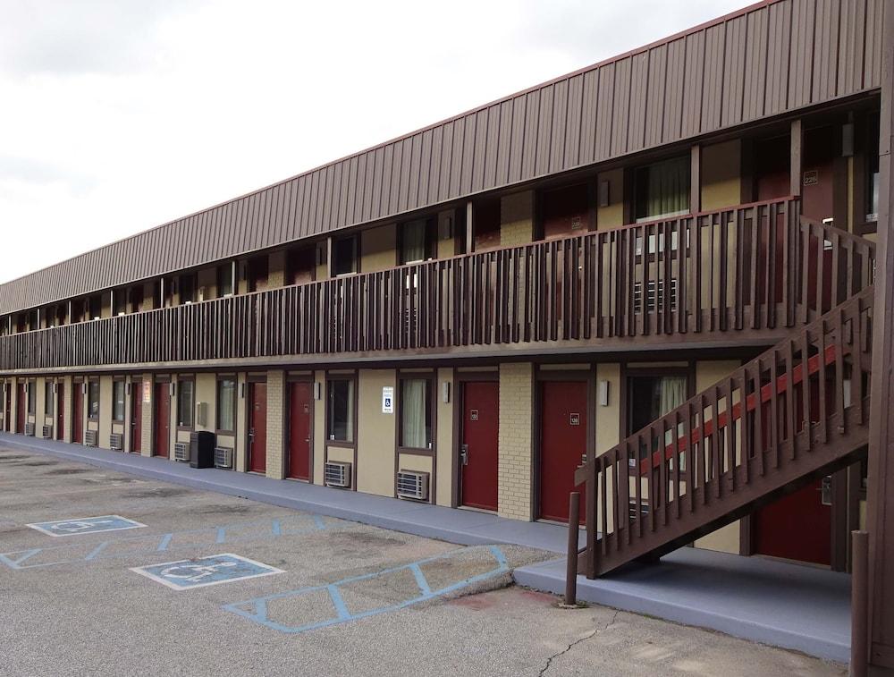 Red Roof Inn Indianapolis - Castleton photo 7