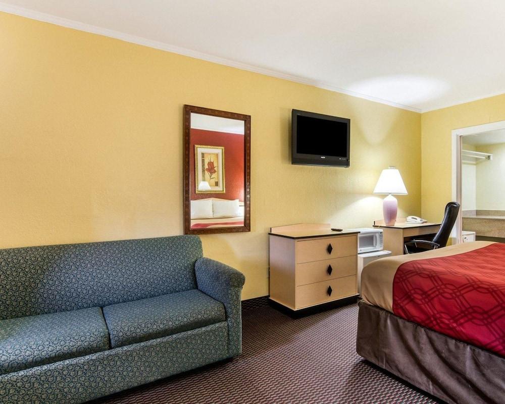 Meadow Acres Inn photo 27
