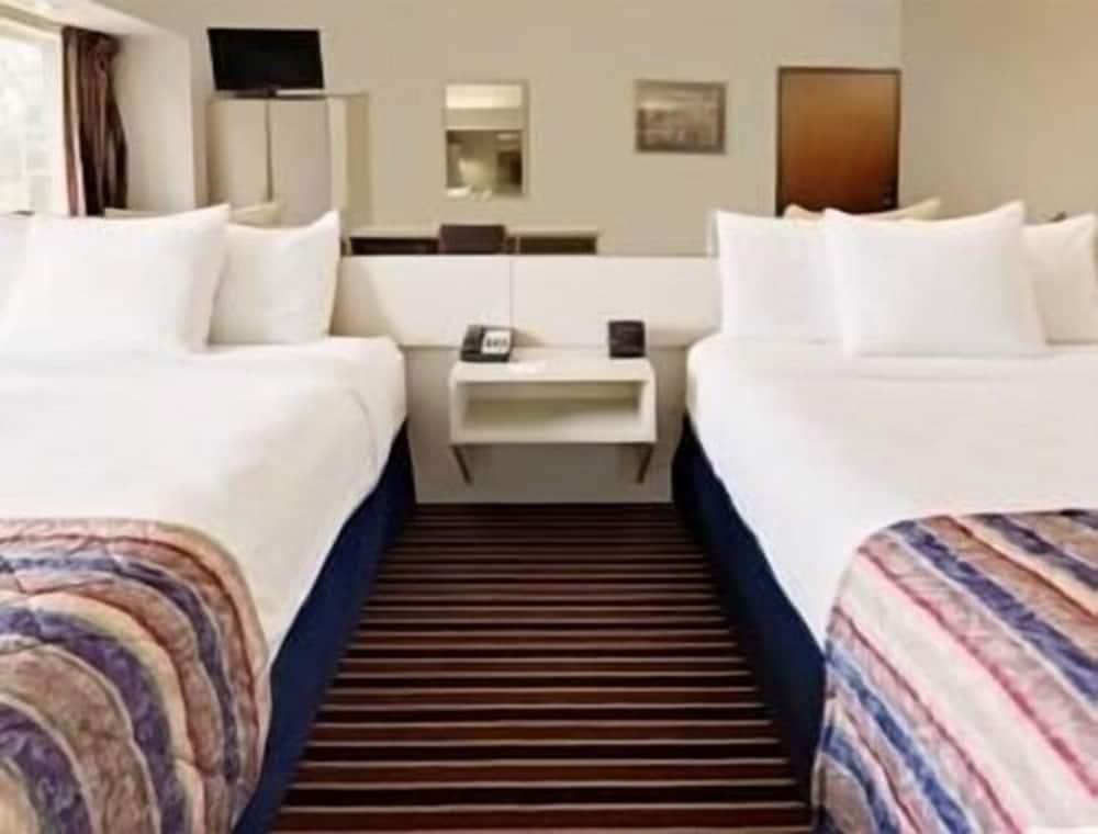 Microtel Inn & Suites by Wyndham Madison East photo 10