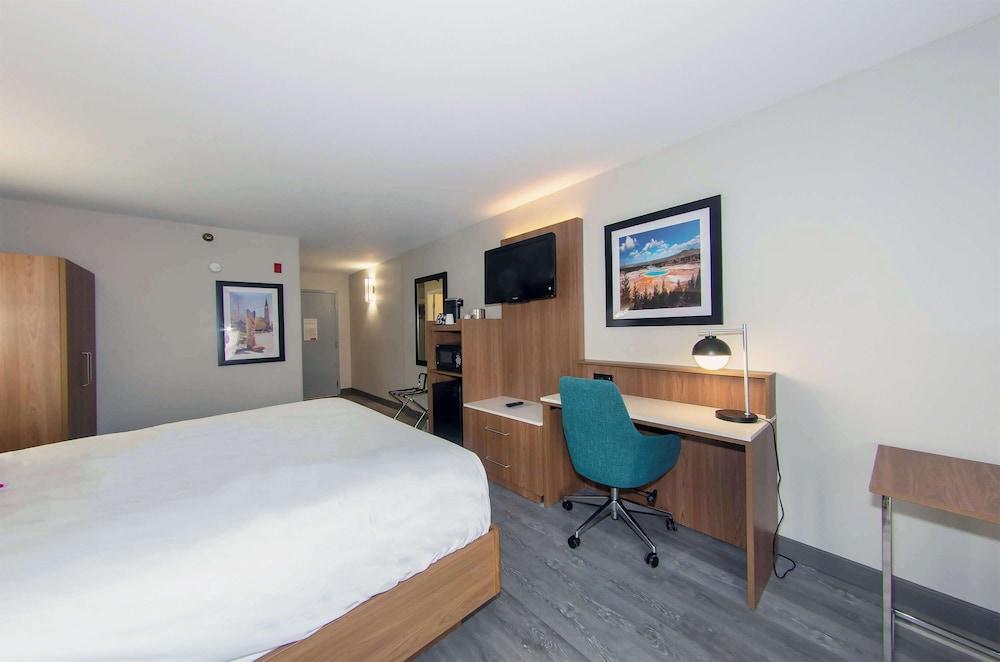 Red Lion Hotel & Conference Center Cheyenne photo 24