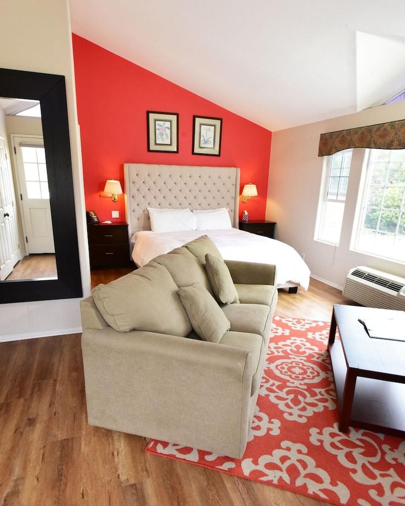 Malibu Country Inn photo 15