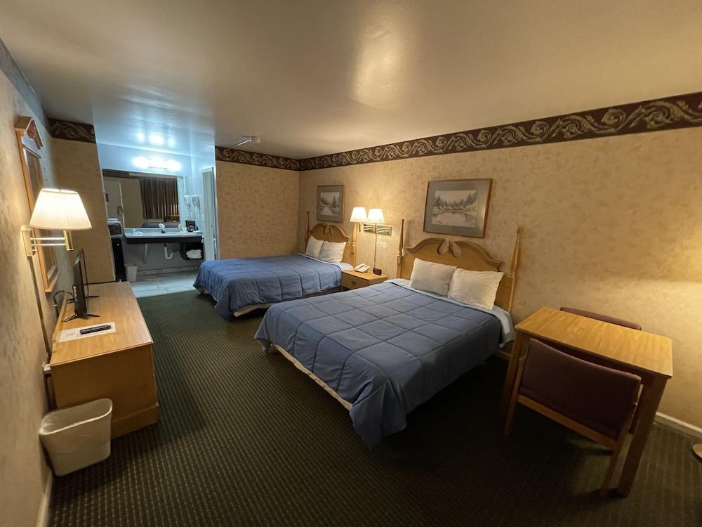 Capital O First Heritage Inn Rantoul IL I 57 photo 29