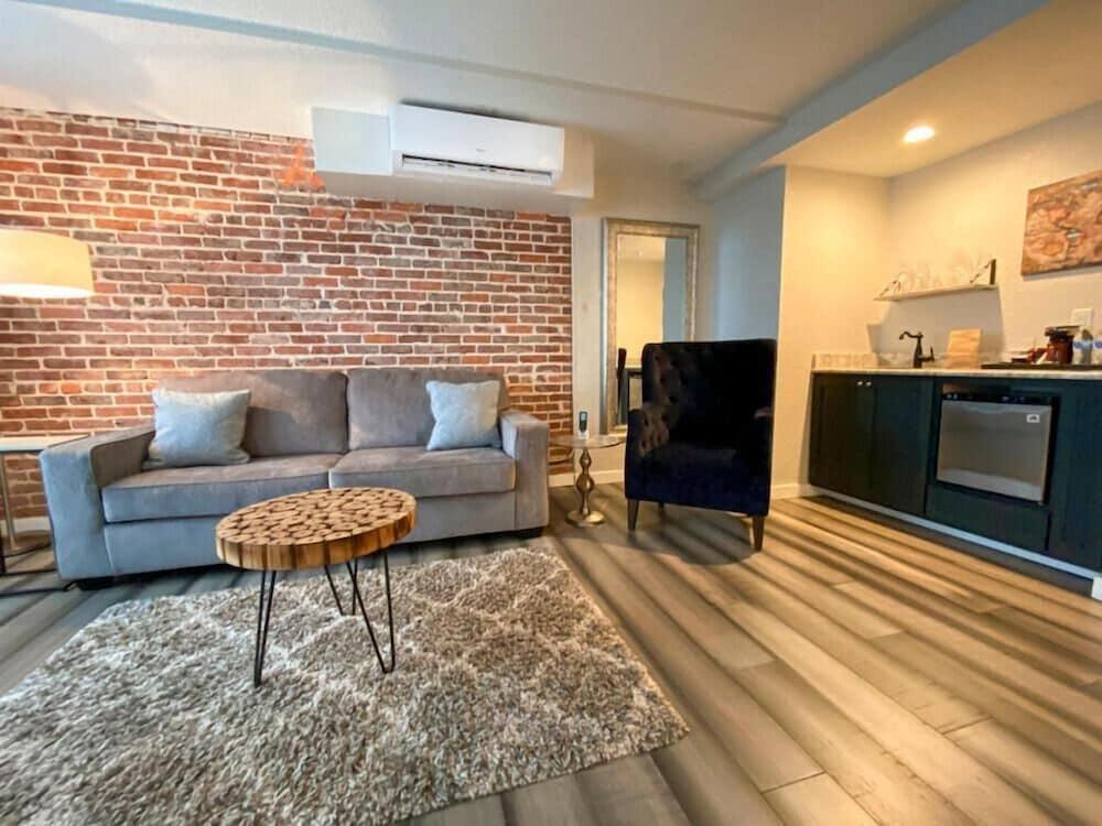 Artisan Downtown photo 35