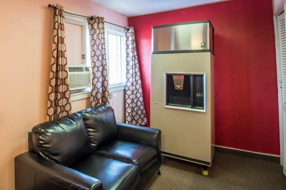 Econo Lodge Hornell photo 17