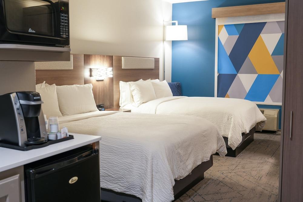 Holiday Inn Express & Suites Dallas Southwest-Cedar Hill by IHG photo 22