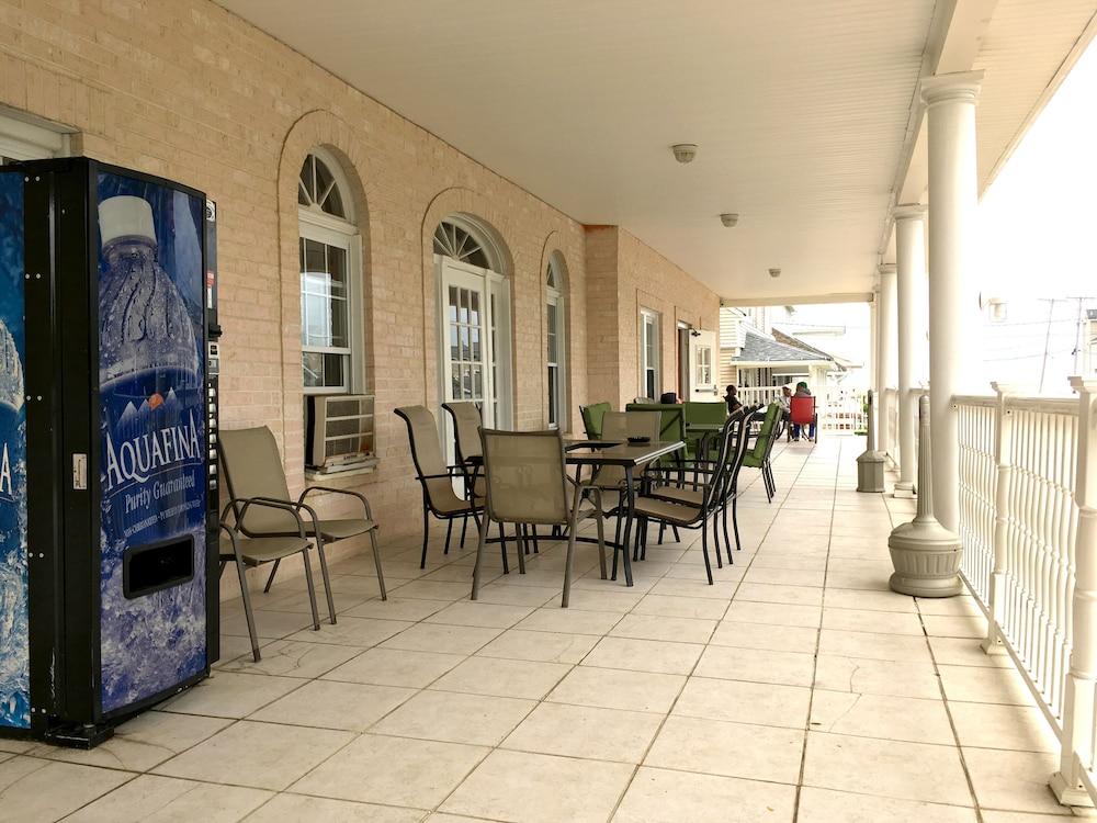 Belmar Inn photo 31