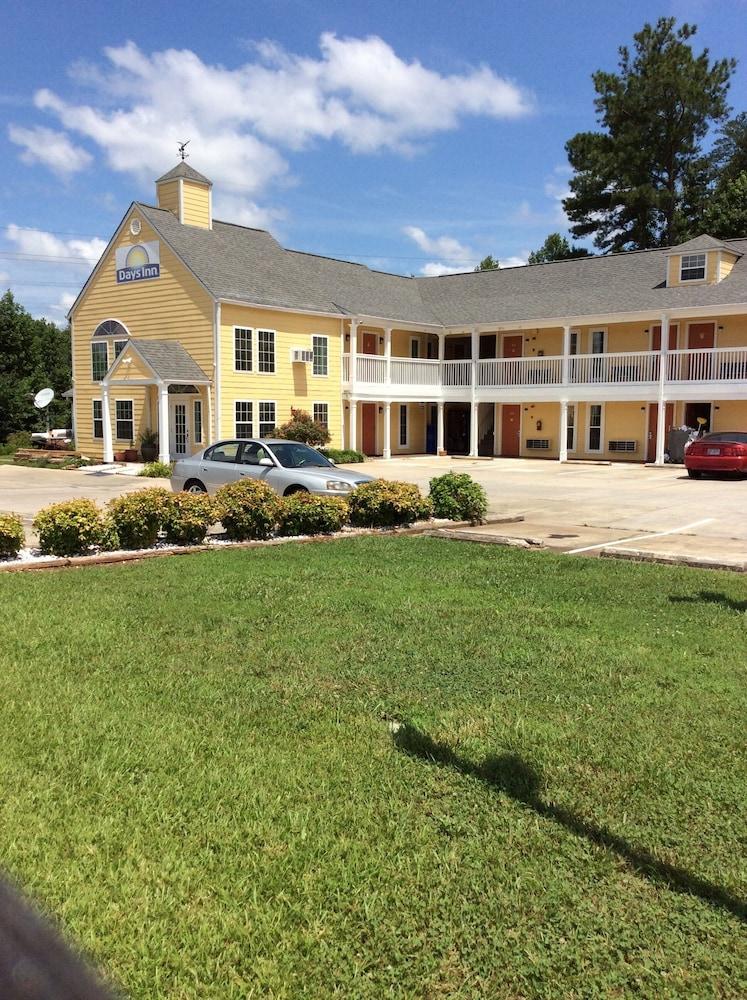 Days Inn by Wyndham Cornelia photo 14
