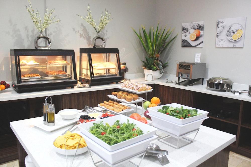 Nuvo Suites Hotel photo 75