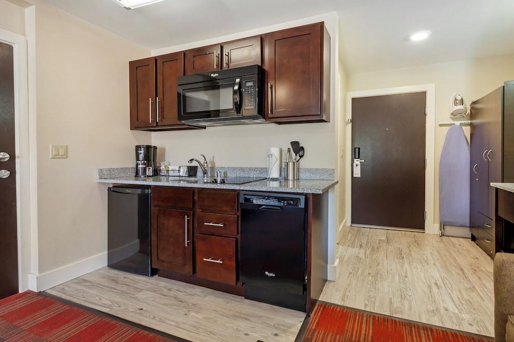 Polynesian Hotel & Suites Wisconsin Dells/Lake Delton photo 23