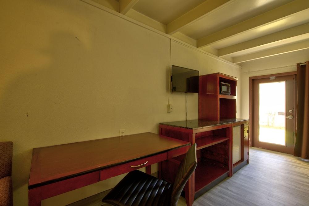 Clearwater Hotel photo 2