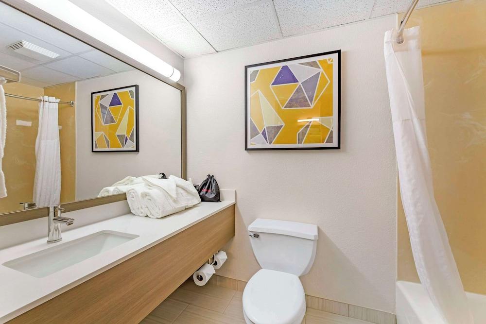 Comfort Inn & Suites Cuyahoga Falls - Akron photo 6