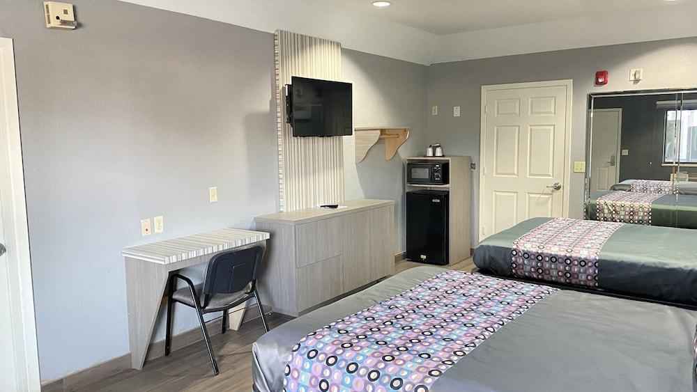 Island Suites photo 24