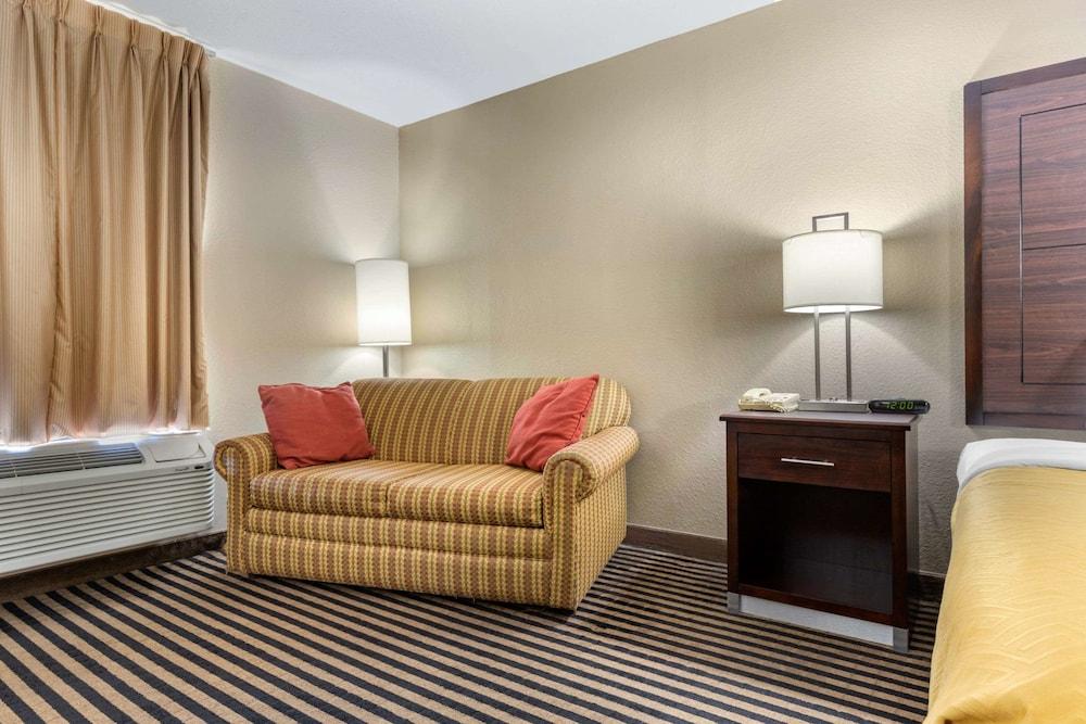Econo Lodge Florence - Darlington photo 4