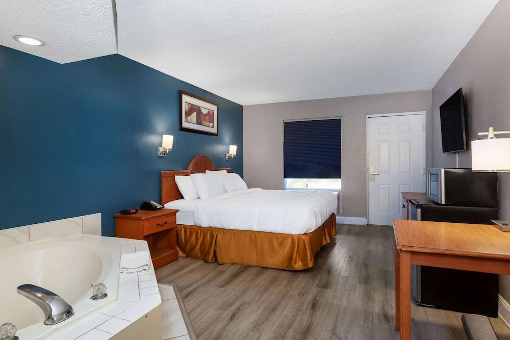Baymont by Wyndham Marianna photo 23