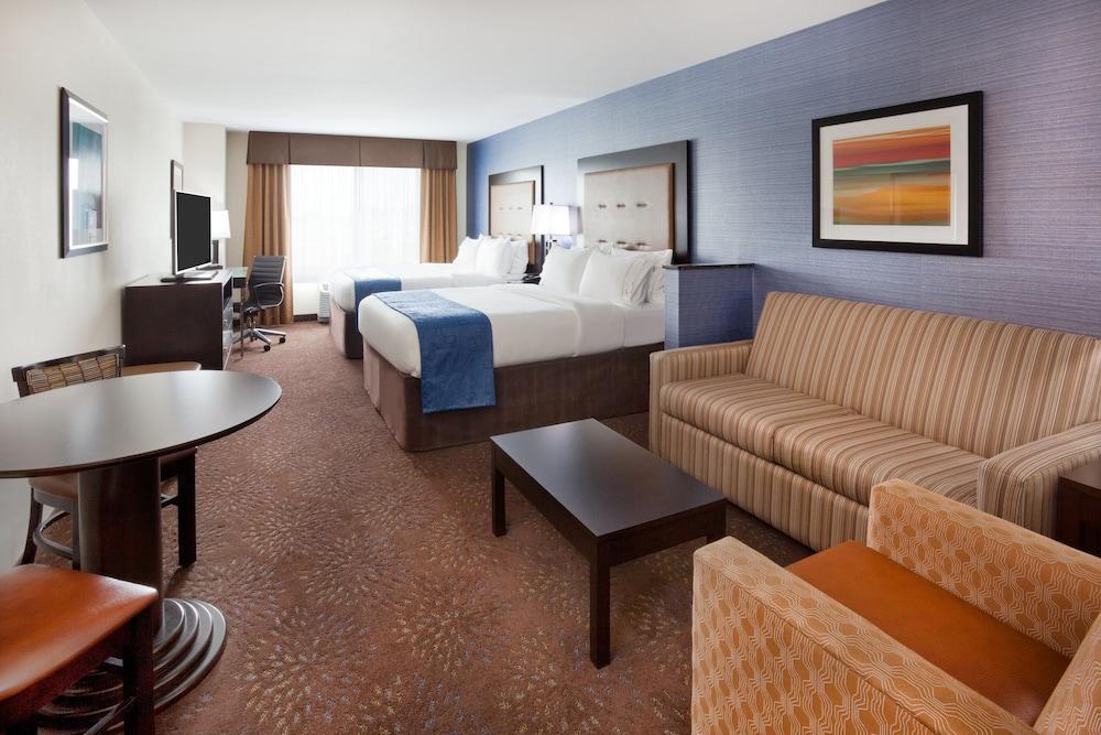 Holiday Inn Express & Suites Davenport by IHG photo 11