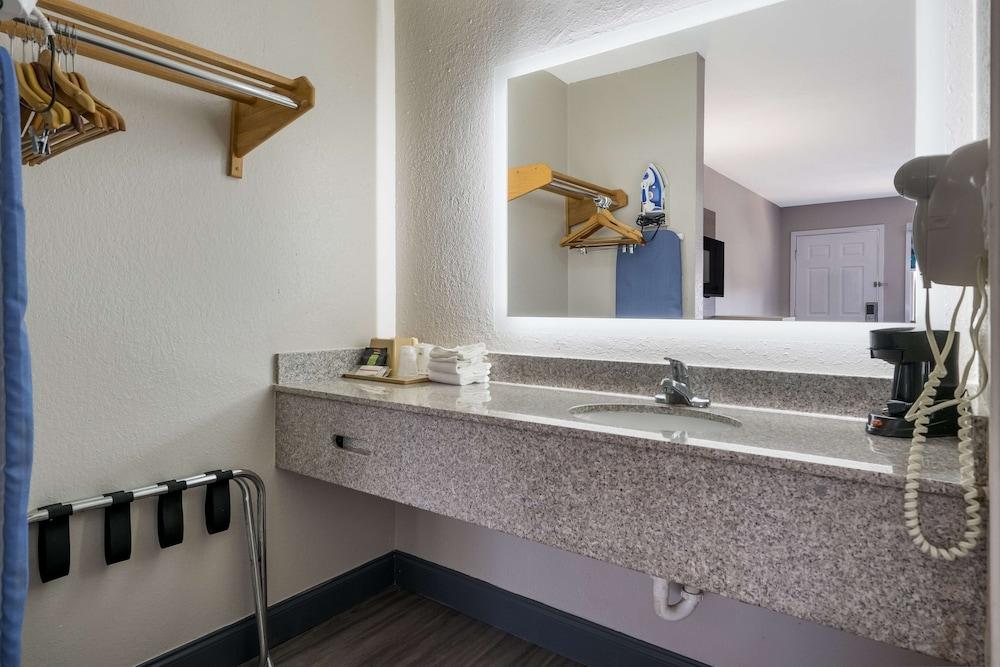 SureStay Hotel by Best Western Spring North Houston photo 23