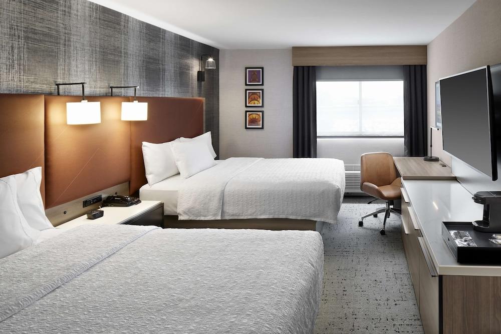 Hampton Inn Newark Airport photo 5