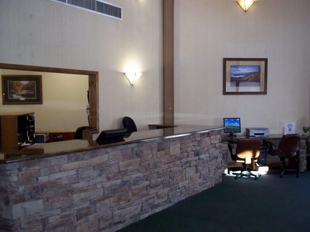 Laurel Point Resort photo 2