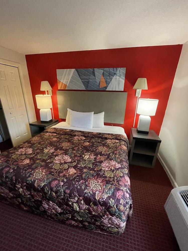 Gold Star Inn & Suites photo 5